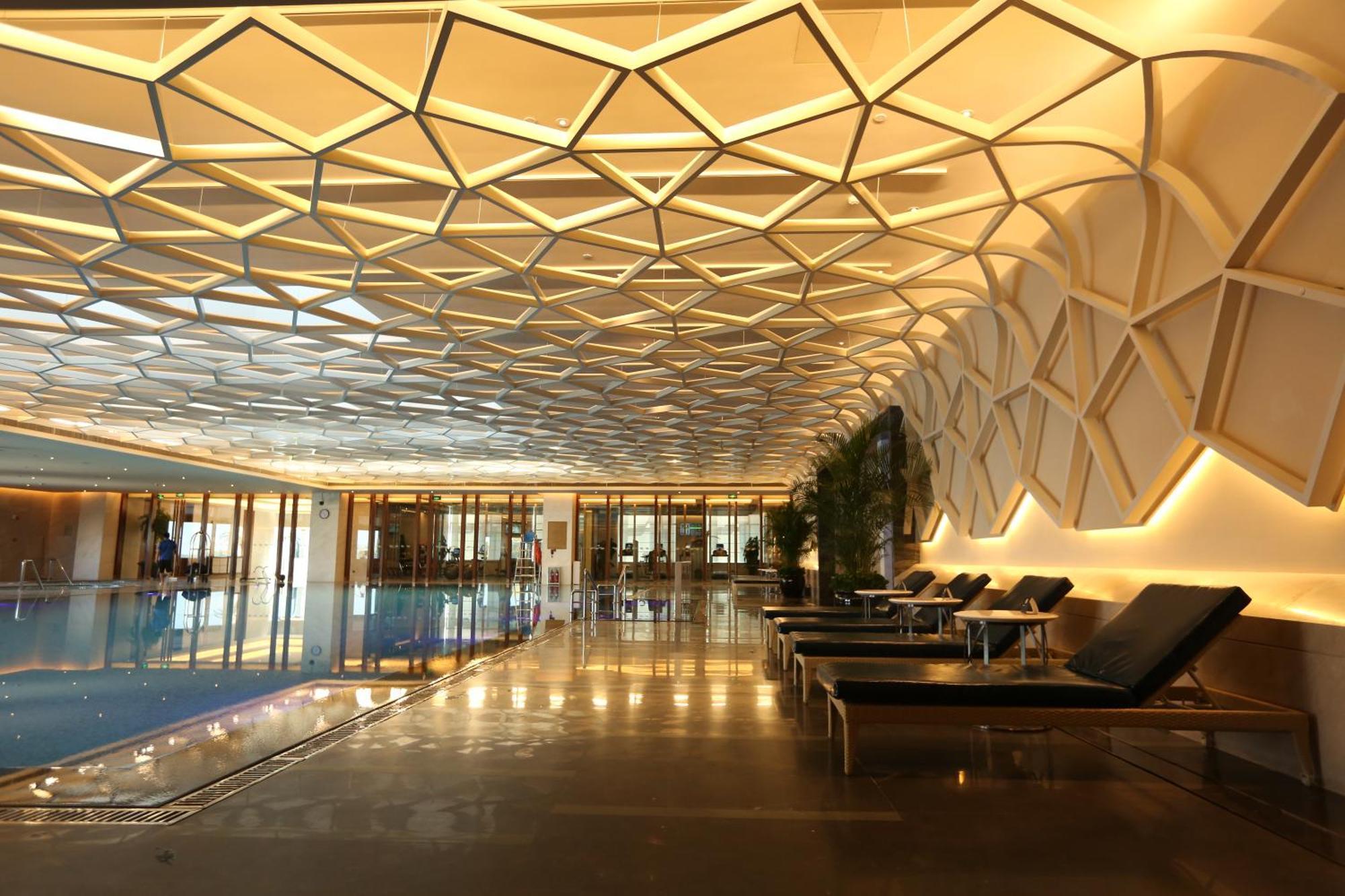 Hilton Урумки Екстериор снимка