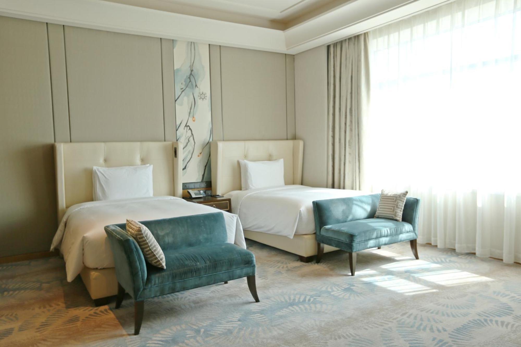 Hilton Урумки Екстериор снимка