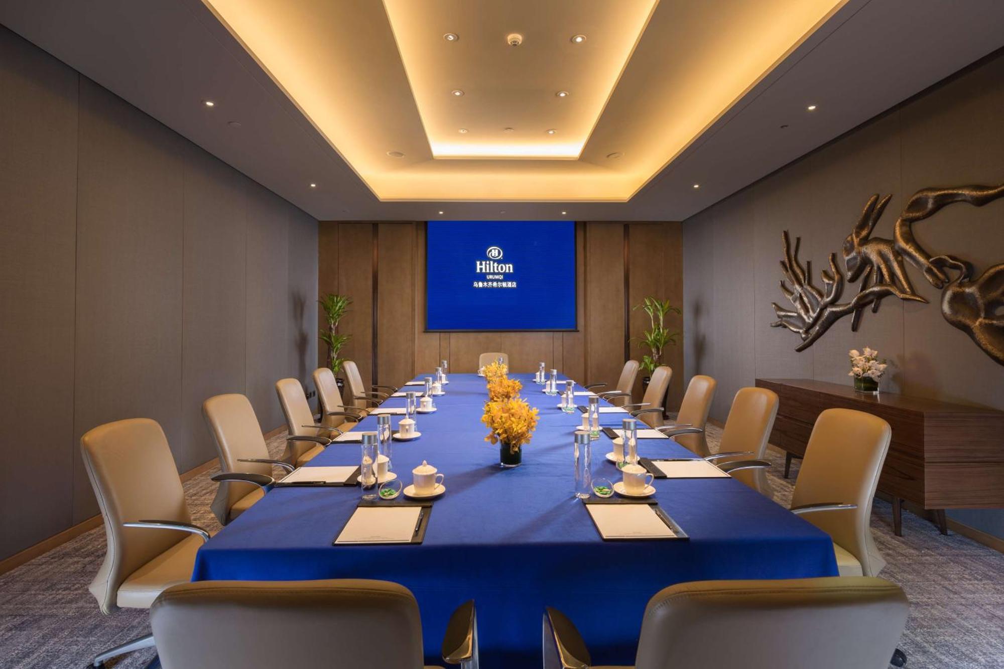 Hilton Урумки Екстериор снимка