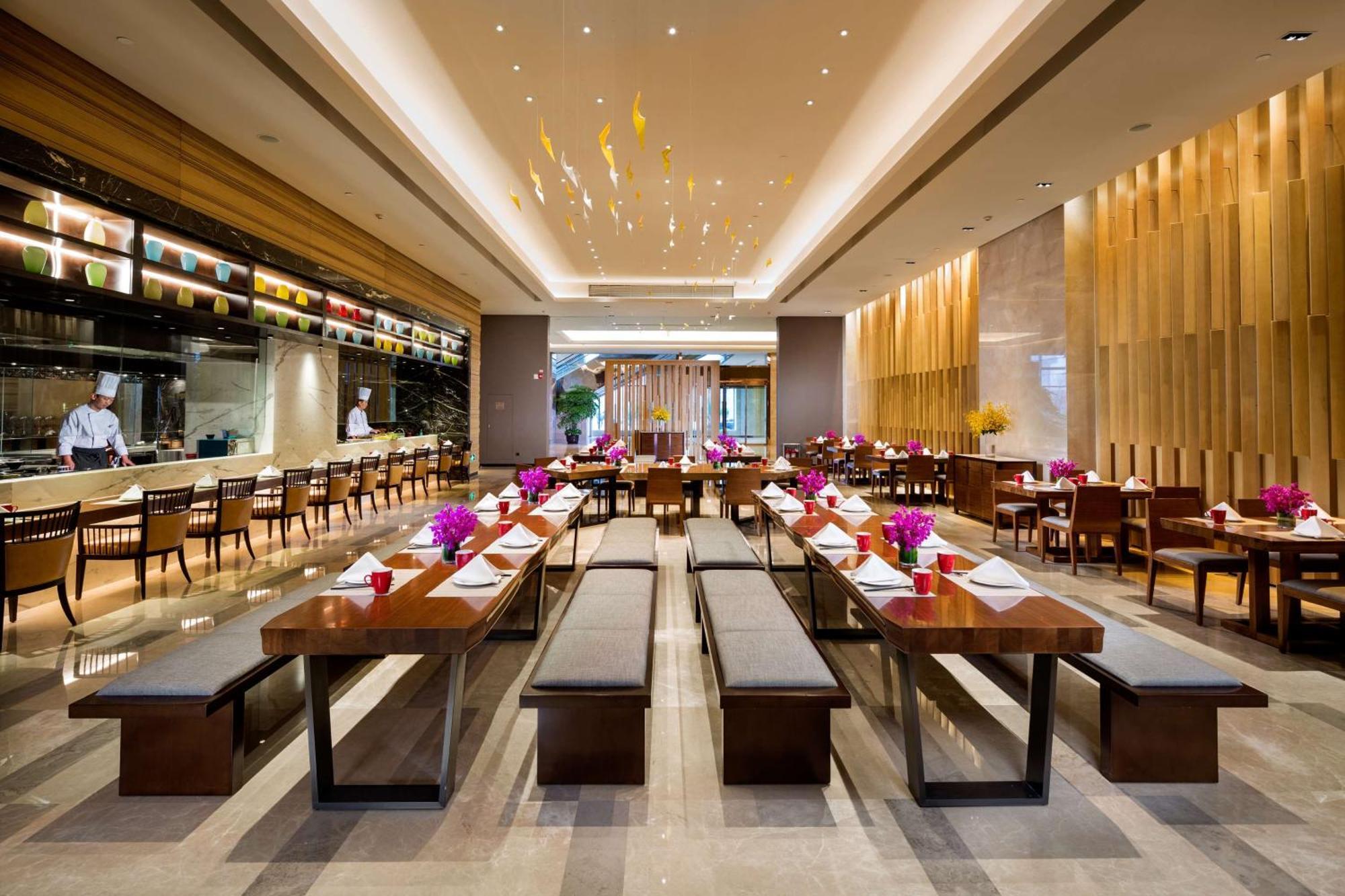 Hilton Урумки Екстериор снимка