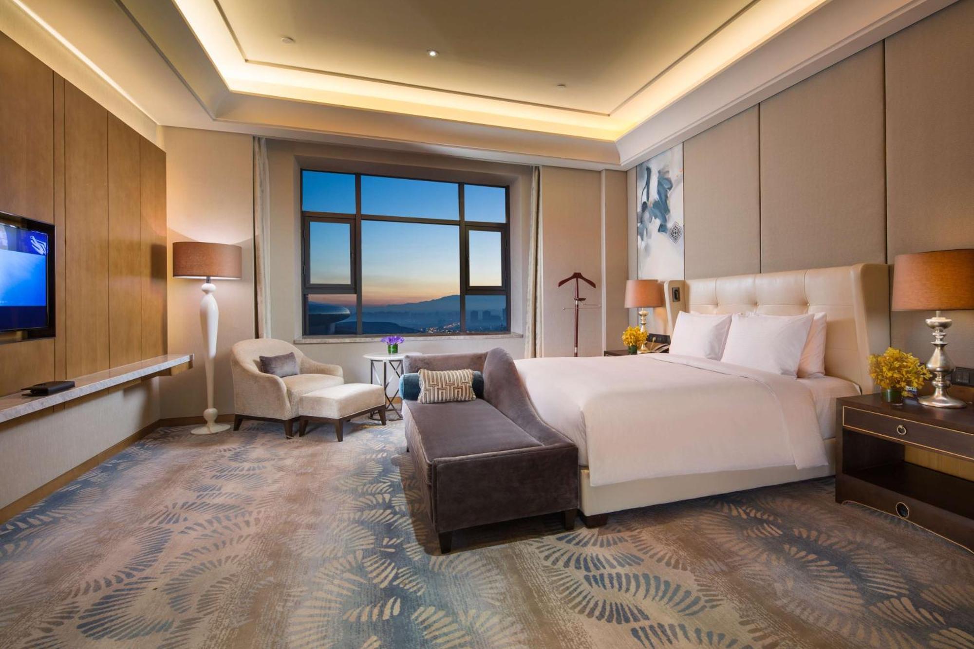 Hilton Урумки Екстериор снимка
