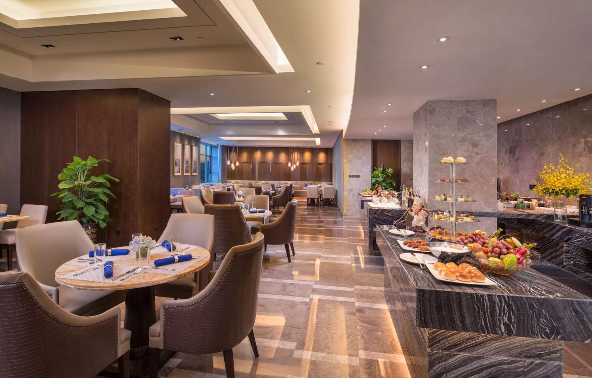 Hilton Урумки Екстериор снимка