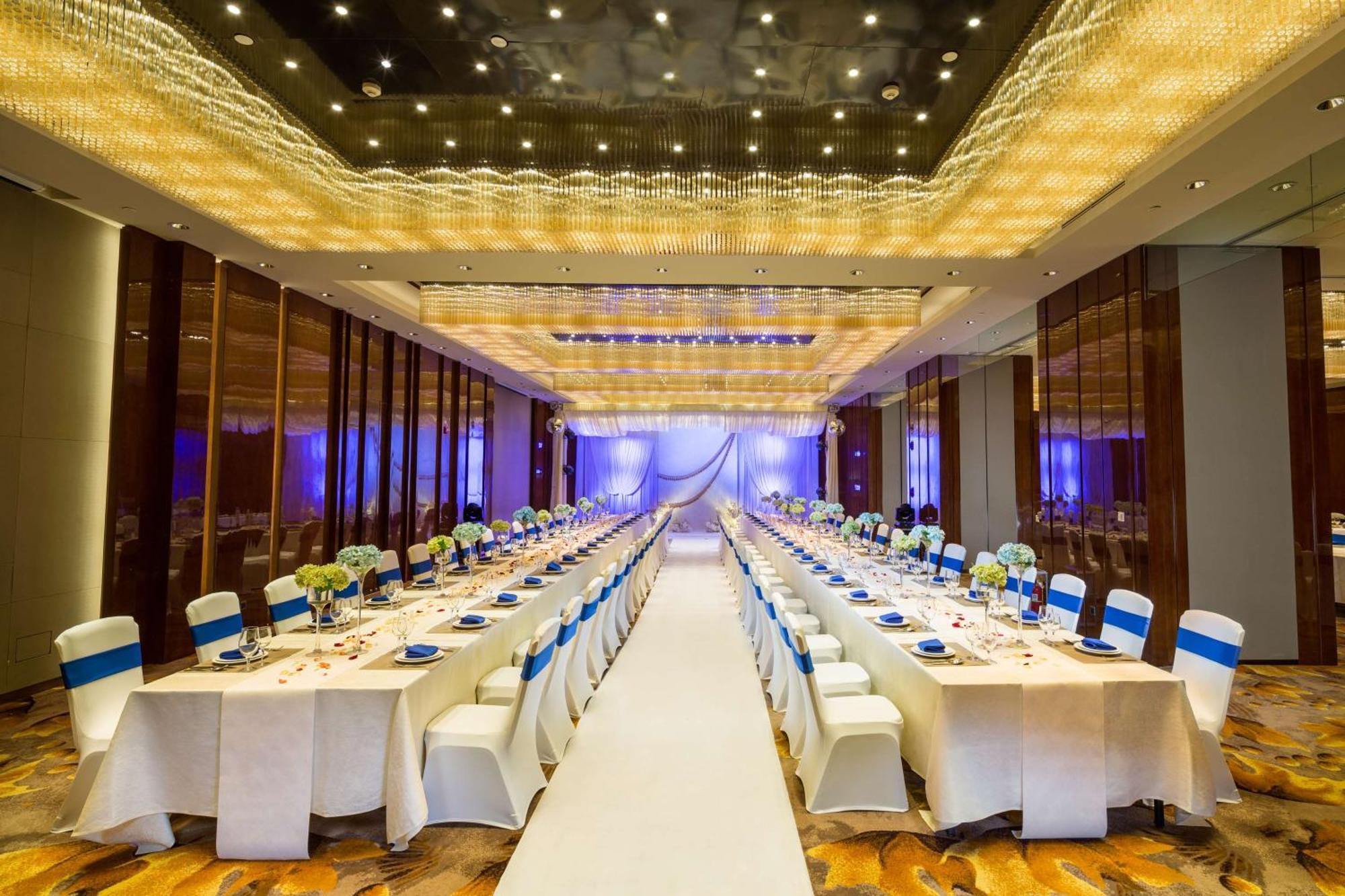 Hilton Урумки Екстериор снимка