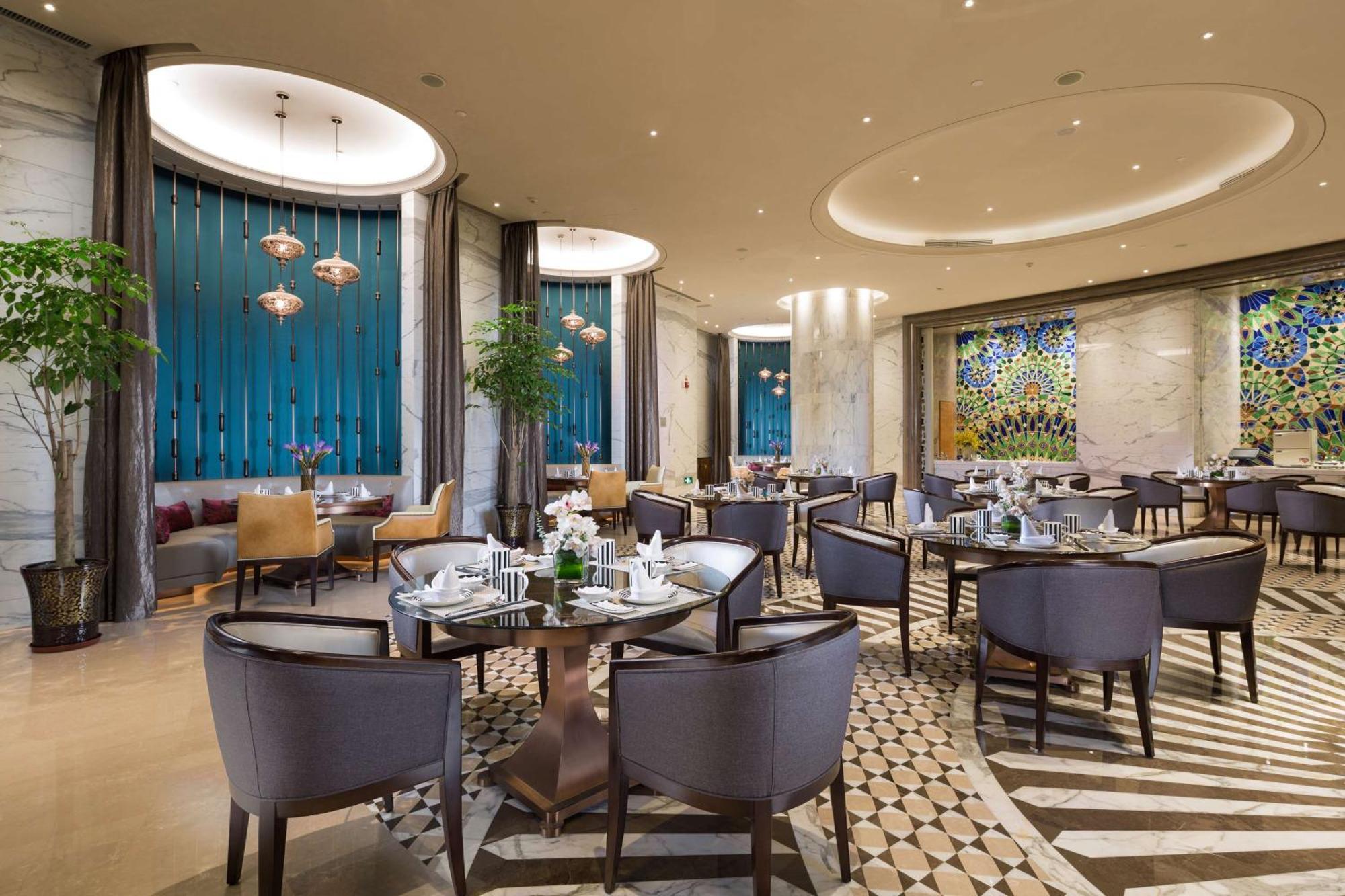 Hilton Урумки Екстериор снимка