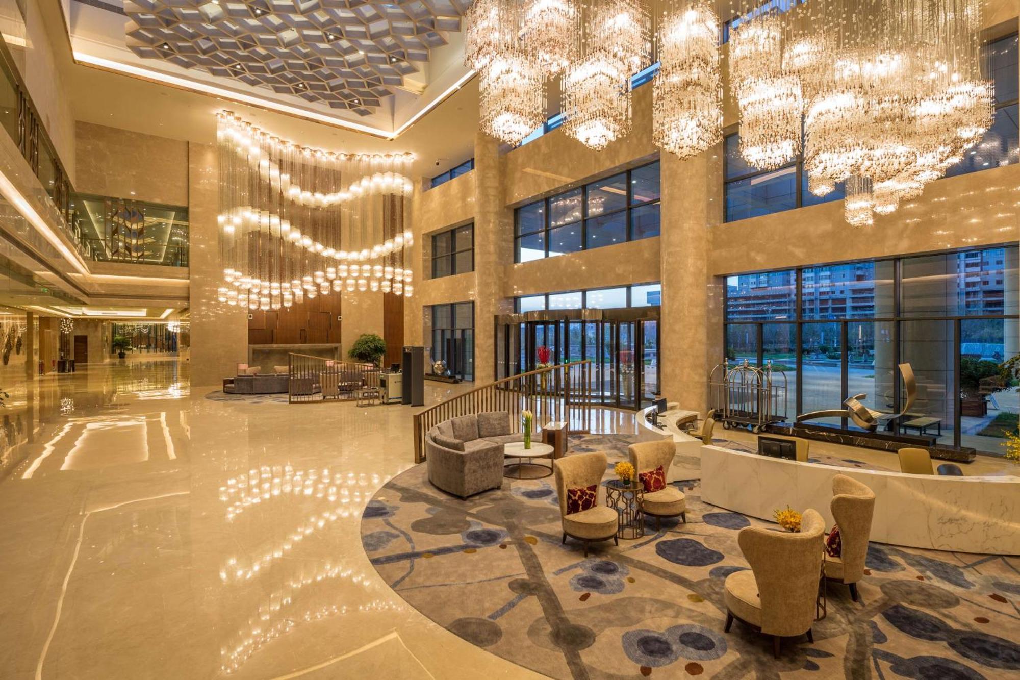 Hilton Урумки Екстериор снимка