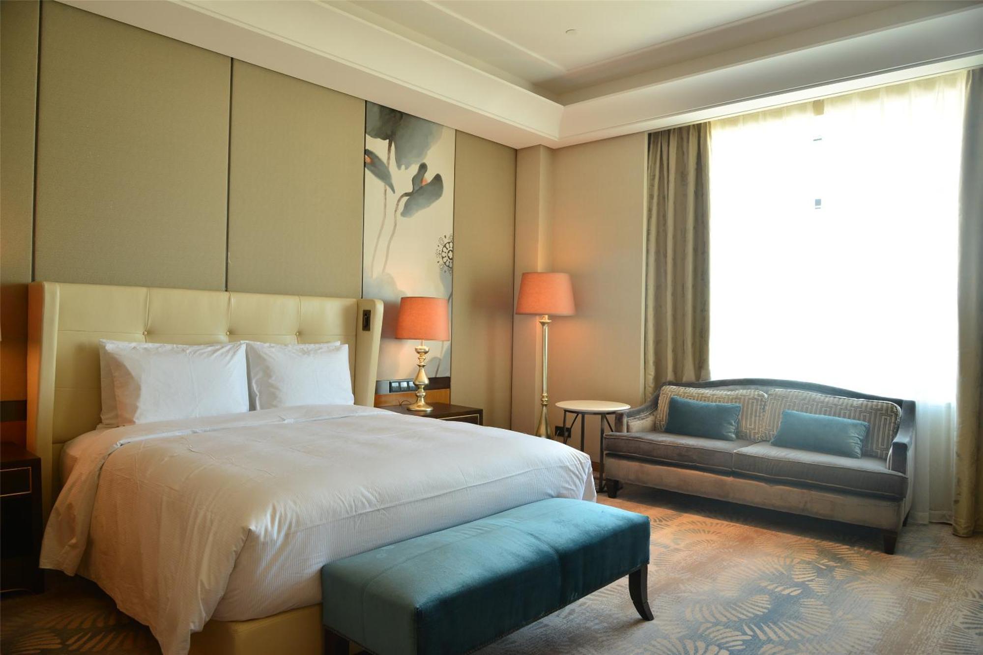 Hilton Урумки Екстериор снимка