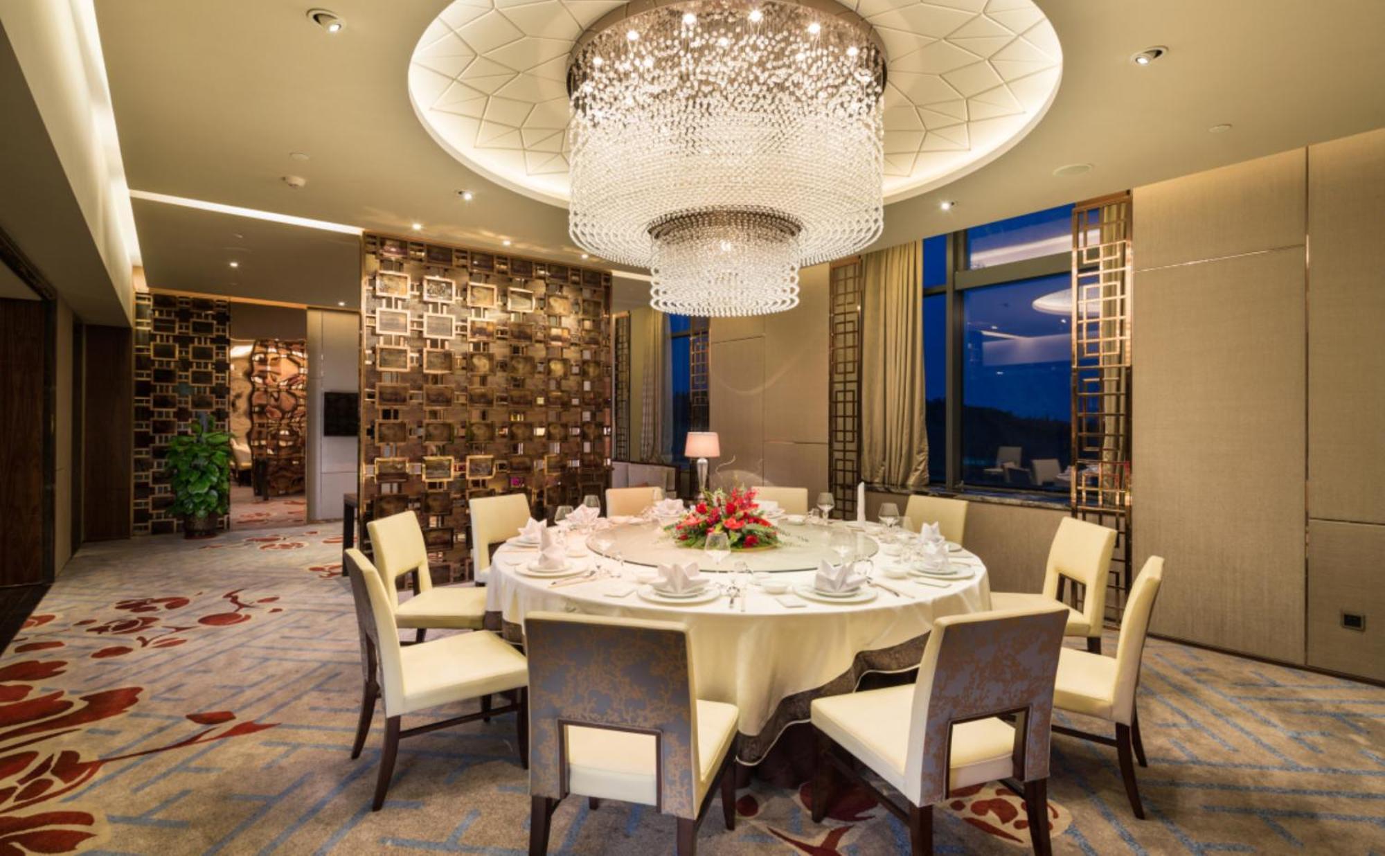 Hilton Урумки Екстериор снимка